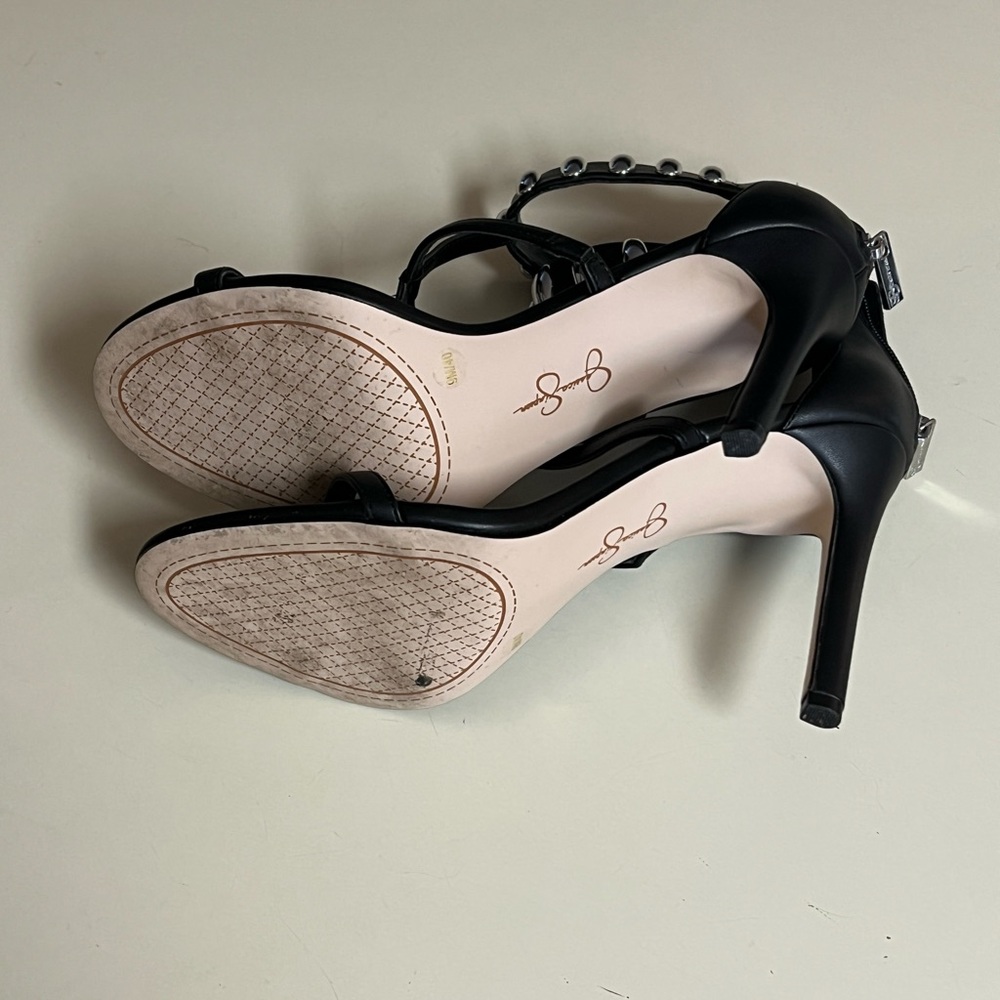 Black heels by Jessica Simpson - Picture 3 of 4